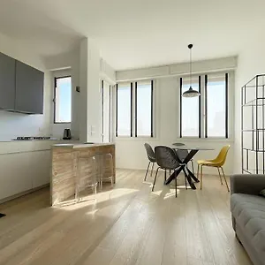 Apartment Orea Spiti- Modern Mantegna Arco Della Pace District, Milan