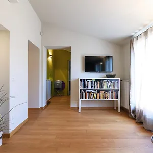 Apartment Contempora - Fiori Chiari 26, Milan
