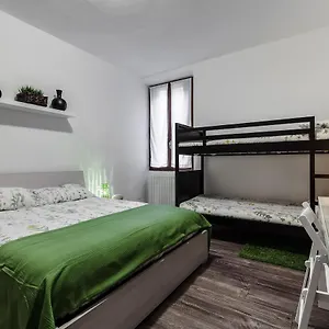 Apartment Stayeasy Fara12 - Station & Downtown Walking Distance, Milan